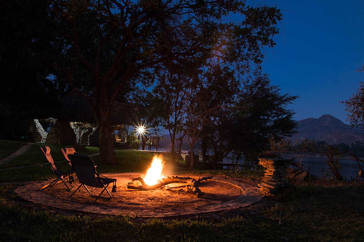 zambezi-kingfisher-lodge-campfire